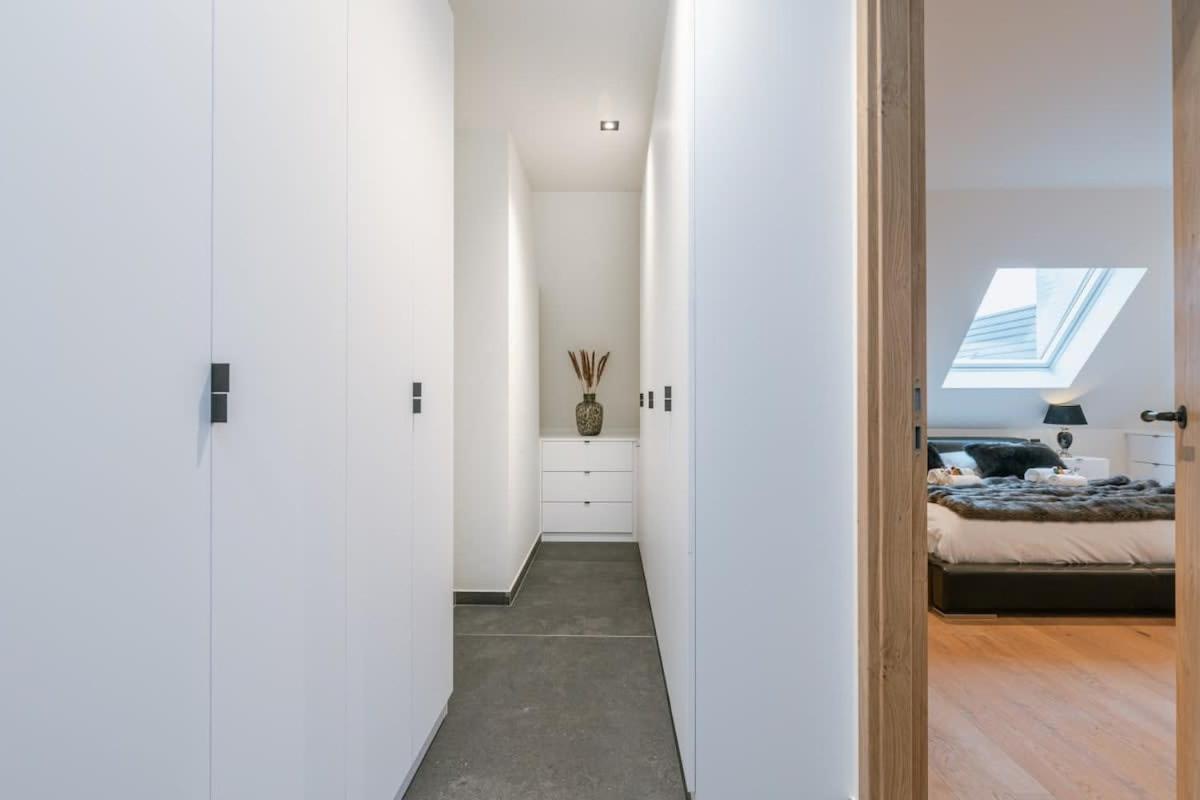 Huswell - Luxurious With Parking Apartment