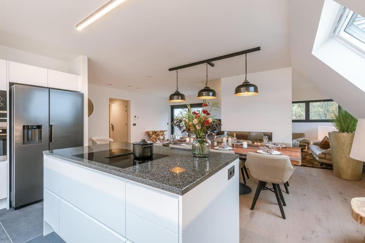 Huswell - Luxurious With Parking Apartment *