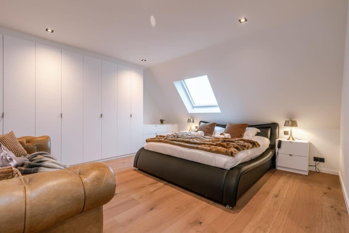 Huswell - Luxurious With Parking Apartment