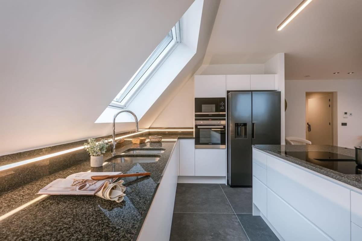Huswell - Luxurious With Parking Apartment Beernem