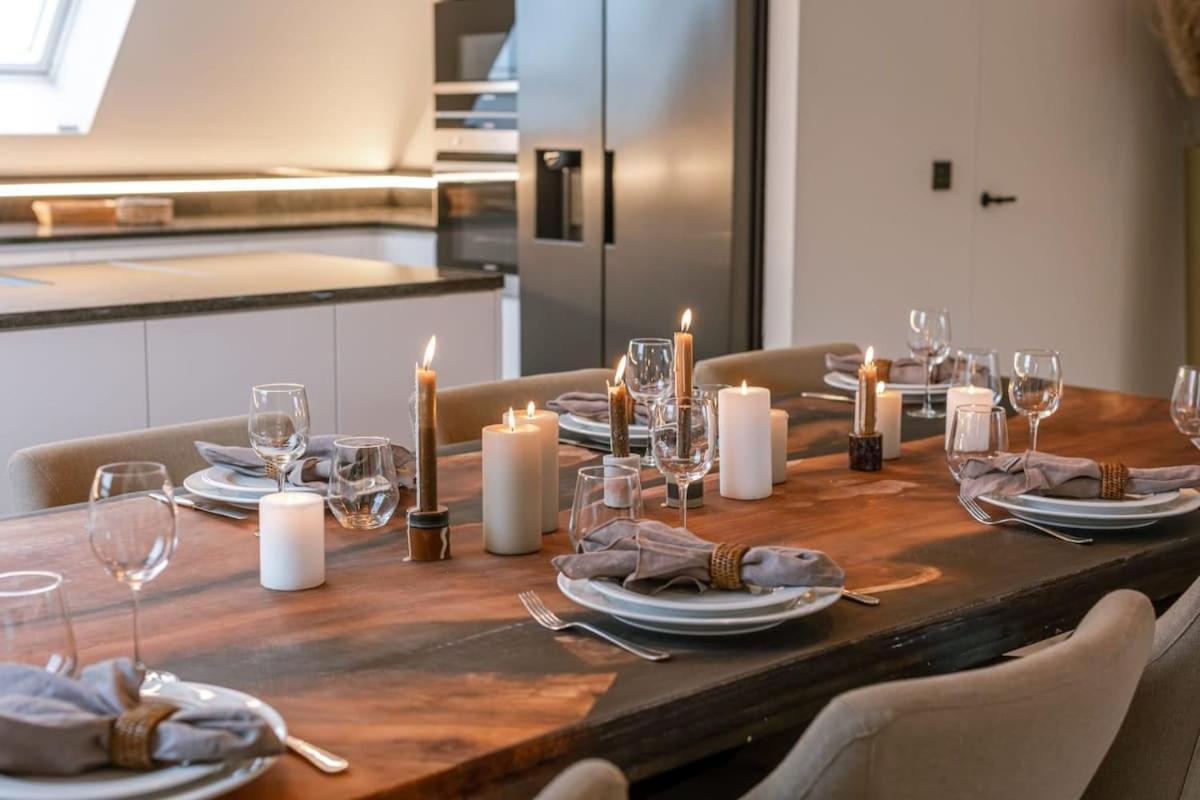 Huswell - Luxurious With Parking Apartment