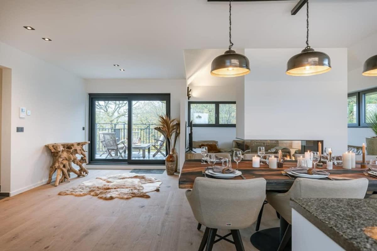 Huswell - Luxurious With Parking Apartment